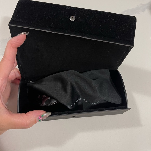 Marc Jacobs sunglasses 🕶 - Picture 2 of 13